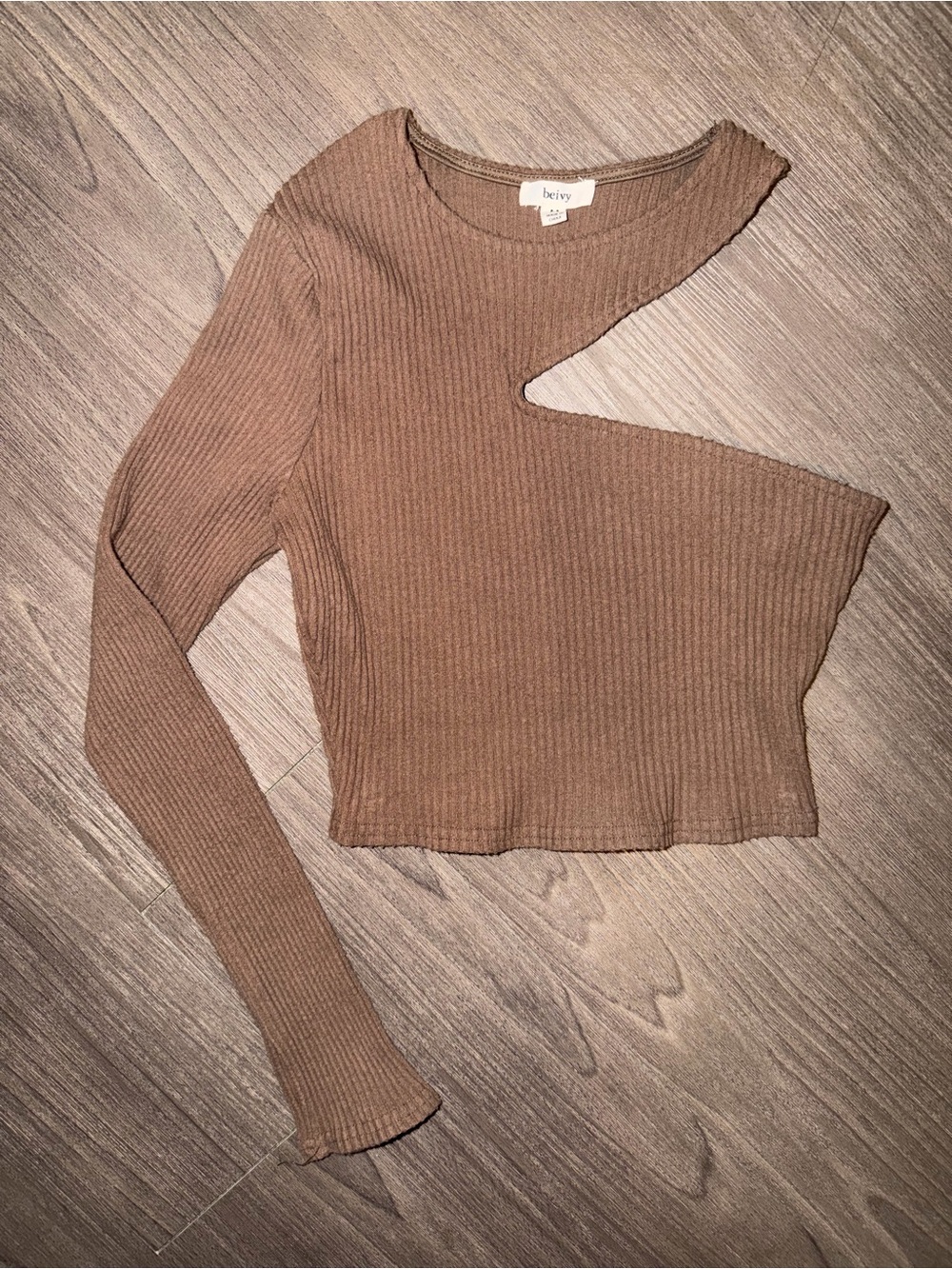 BEIVY Ribbed Asymmetrical One-shoulder Cut-out Crop Top